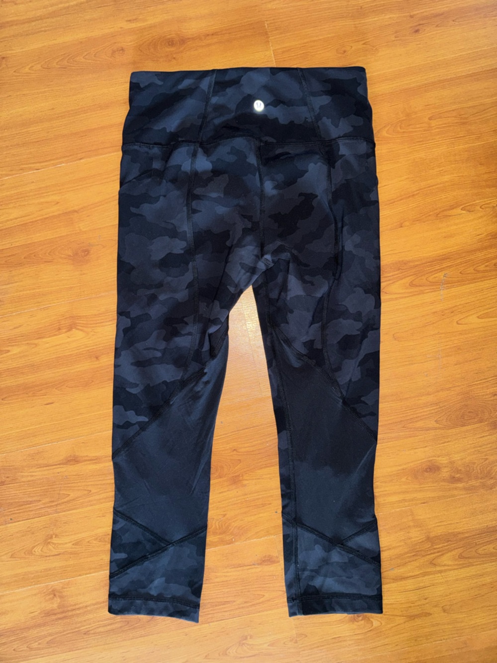 lululemon athletica Black & Charcoal Camo cropped Leggings - Picture 2 of 4